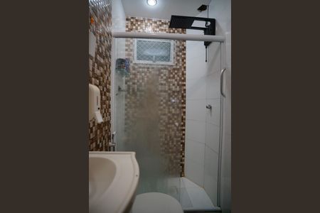 Banheiro de kitnet/studio para alugar com 1 quarto, 33m² em Centro, Niterói