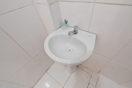 Banheiro de kitnet/studio para alugar com 1 quarto, 25m² em Liberdade, São Paulo