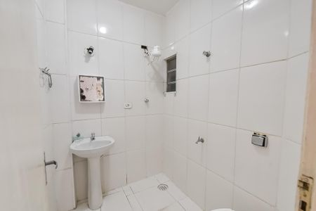 Banheiro de kitnet/studio para alugar com 1 quarto, 25m² em Liberdade, São Paulo
