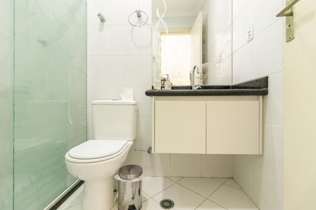 Apartamento para alugar com 67m², 2 quartos e 1 vagaDetalhe do banheiro social