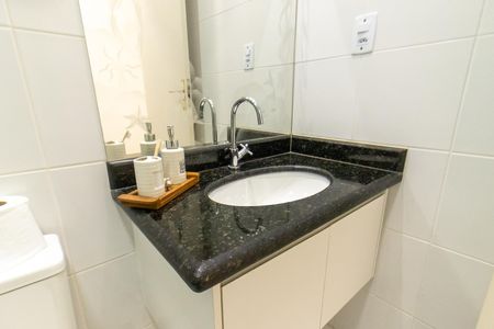 Apartamento para alugar com 67m², 2 quartos e 1 vagaDetalhe do banheiro social