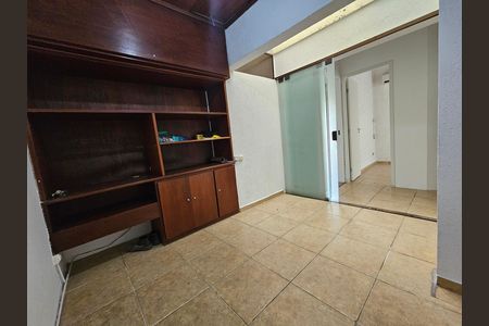Casa para alugar com 900m², 5 quartos e 5 vagasEscritório