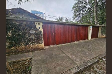 Casa para alugar com 900m², 5 quartos e 5 vagasEntrada