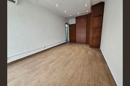 Casa para alugar com 900m², 5 quartos e 5 vagasSuíte 2
