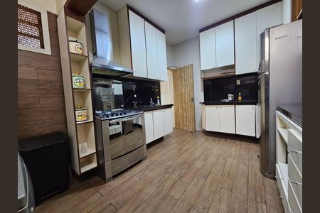 Casa para alugar com 900m², 5 quartos e 5 vagasCozinha - Armários