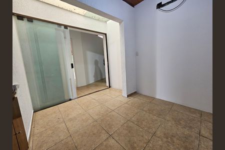 Casa para alugar com 900m², 5 quartos e 5 vagasEscritório