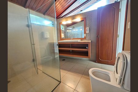 Casa para alugar com 900m², 5 quartos e 5 vagasBanheiro da Suíte 1