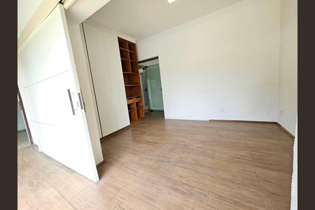 Casa para alugar com 900m², 5 quartos e 5 vagasQuarto
