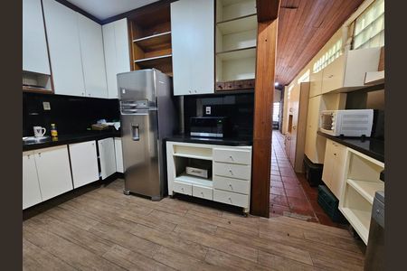 Casa para alugar com 900m², 5 quartos e 5 vagasCozinha - Armários