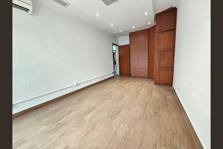 Casa para alugar com 900m², 5 quartos e 5 vagasSuíte 2