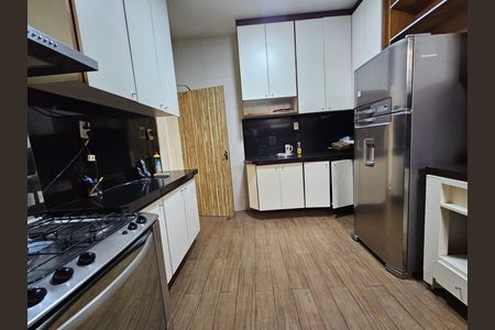 Casa para alugar com 900m², 5 quartos e 5 vagasCozinha