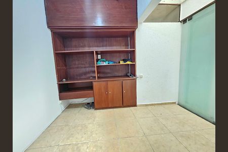 Casa para alugar com 900m², 5 quartos e 5 vagasEscritório