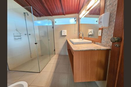 Casa para alugar com 900m², 5 quartos e 5 vagasBanheiro da Suíte 1