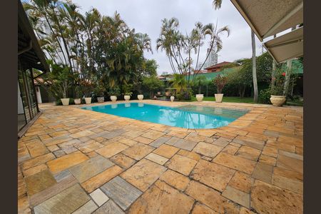 Casa para alugar com 900m², 5 quartos e 5 vagasÁrea comum - Piscina
