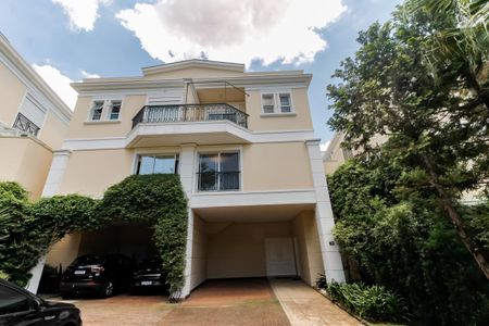 Casa de condomínio à venda com 440m², 3 quartos e 6 vagasFachada
