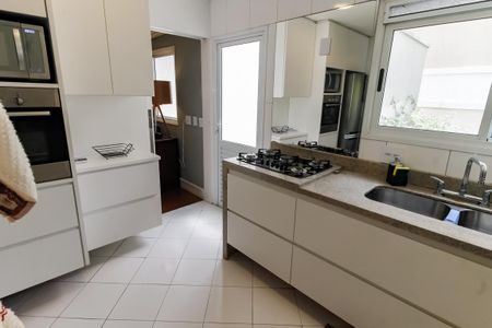 Casa de condomínio à venda com 440m², 3 quartos e 6 vagasCozinha - Armários