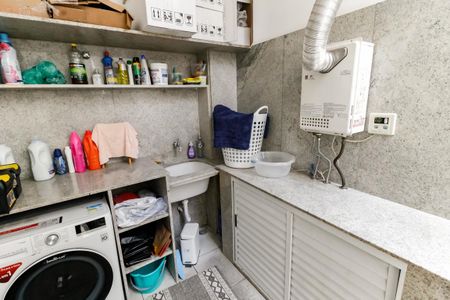 Casa de condomínio à venda com 440m², 3 quartos e 6 vagasDetalhe da area de serviço