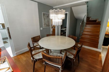 Casa de condomínio à venda com 440m², 3 quartos e 6 vagasSala 2