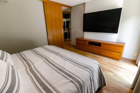 Casa de condomínio à venda com 440m², 3 quartos e 6 vagasSuíte 1