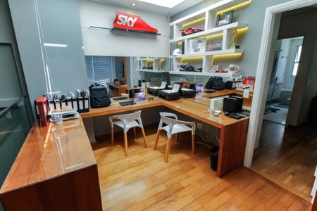 Casa de condomínio à venda com 440m², 3 quartos e 6 vagasEscritório