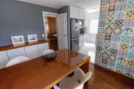 Casa de condomínio à venda com 440m², 3 quartos e 6 vagasCopa