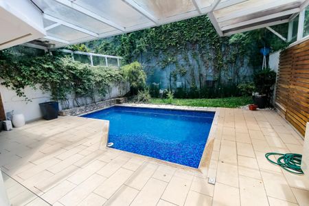 Casa de condomínio à venda com 440m², 3 quartos e 6 vagasPiscina