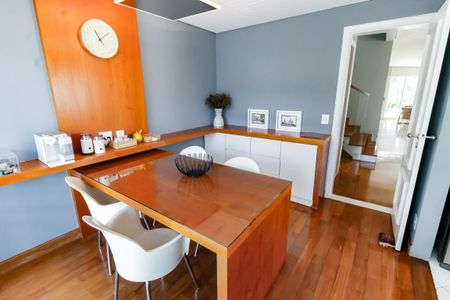 Casa de condomínio à venda com 440m², 3 quartos e 6 vagasCopa