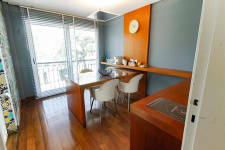 Casa de condomínio à venda com 440m², 3 quartos e 6 vagasCopa