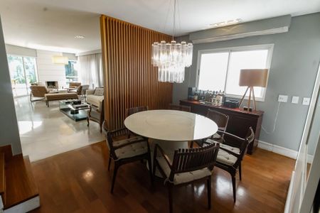 Casa de condomínio à venda com 440m², 3 quartos e 6 vagasSala 2