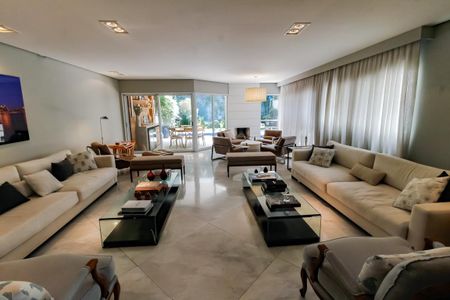 Casa de condomínio à venda com 440m², 3 quartos e 6 vagasSala 1