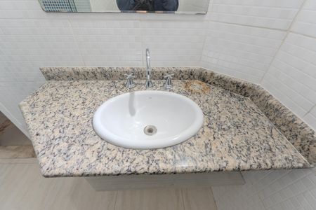 Apartamento para alugar com 60m², 1 quarto e sem vagaBanheiro