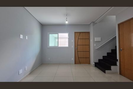 Casa à venda com 85m², 2 quartos e 2 vagasSala