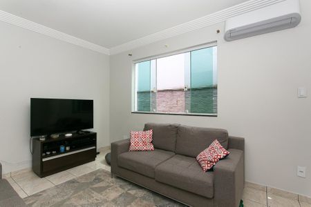 Casa de condomínio à venda com 162m², 3 quartos e 2 vagas Casa de condomínio à venda com 162m², 3 quartos e 2 vagasSala