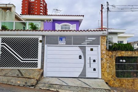 Casa de condomínio à venda com 162m², 3 quartos e 2 vagas Casa de condomínio à venda com 162m², 3 quartos e 2 vagasFachada