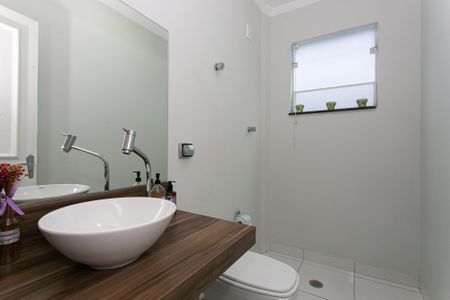 Lavabo de casa de condomínio à venda com 3 quartos, 162m² em Jardim Textil, São Paulo