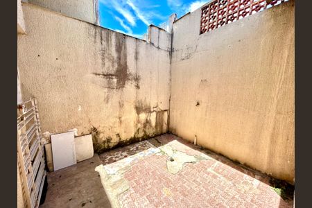 Casa à venda com 150m², 2 quartos e 1 vagaQuintal