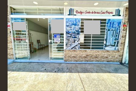 Casa à venda com 150m², 2 quartos e 1 vagaPlaca instalada na fachada do imóvel 