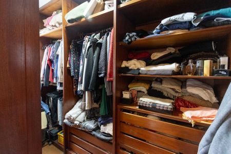 Apartamento à venda com 115m², 3 quartos e 2 vagas Apartamento à venda com 115m², 3 quartos e 2 vagasQuarto 1 - Closet da Suite