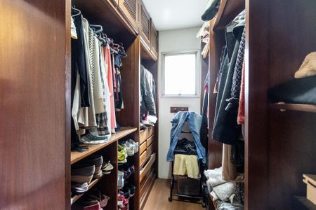 Apartamento à venda com 115m², 3 quartos e 2 vagas Apartamento à venda com 115m², 3 quartos e 2 vagasQuarto 1 - Closet da Suite