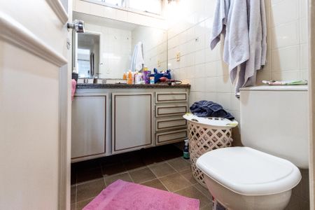 Apartamento à venda com 115m², 3 quartos e 2 vagas Apartamento à venda com 115m², 3 quartos e 2 vagasBanheiro do Corredor