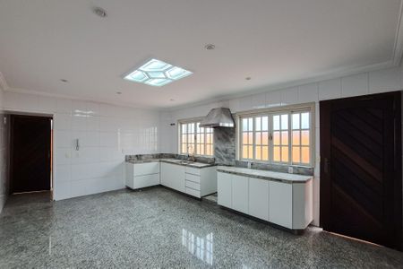 Casa à venda com 253m², 4 quartos e 2 vagasCozinha - Armários