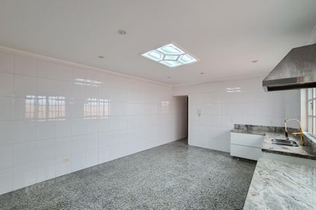 Casa à venda com 253m², 4 quartos e 2 vagasCozinha - Armários