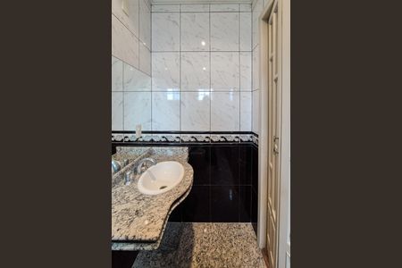 Casa à venda com 253m², 4 quartos e 2 vagasBanheiro da Suíte 2