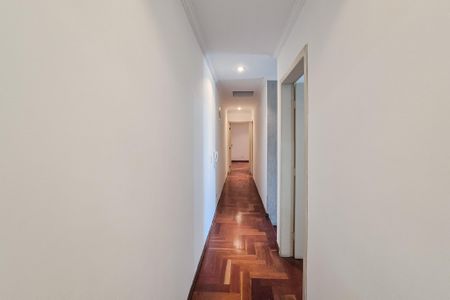 Casa à venda com 253m², 4 quartos e 2 vagasCorredor