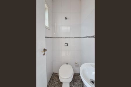 Casa à venda com 253m², 4 quartos e 2 vagasBanheiro de serviço