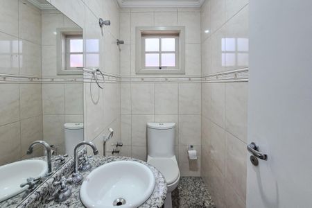 Casa à venda com 253m², 4 quartos e 2 vagasLavabo