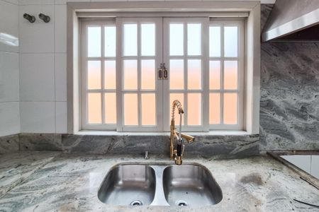 Casa à venda com 253m², 4 quartos e 2 vagasCozinha - Armários