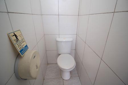 Casa à venda com 408m², 2 quartos e 8 vagasBanheiro de serviço