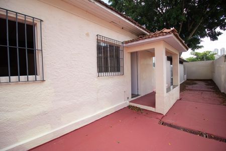 Casa à venda com 408m², 2 quartos e 8 vagasQuintal