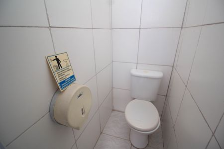 Casa à venda com 408m², 2 quartos e 8 vagasBanheiro de serviço